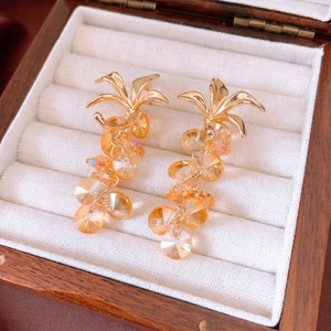 Boucles d'oreilles vintage fleurs dorées avec glands en cristal ambré en boîte