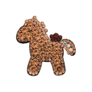 Eleganter rot-brauner Strass-Pferdebrosche-Anstecker für stilvolle Damenmode-Accessoires