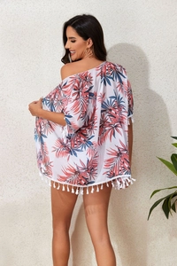 Cache-maillot blanc à imprimé tropical avec détails de franges blanches sur le bas