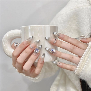 Handmade silver glitter gradient press-on nails with luxury crystal rhinestones almond shape