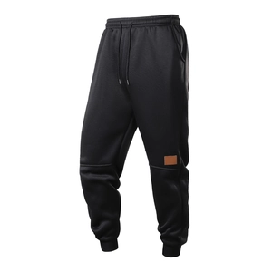 Pantaloni sportivi neri da uomo slim fit con fodera in pile e coulisse in vita
