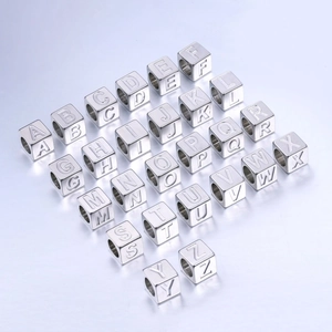 Lot de 26 perles cubes alphabet en acier inoxydable argenté 7mm pour bijoux DIY