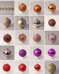 Grille détaillée de boules de Noël avec finitions pailletées, mates et brillantes multicolores