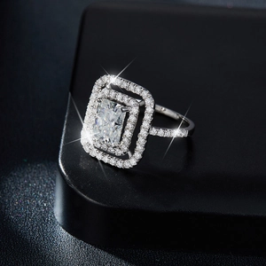 Lussuoso anello in moissanite taglio radiant con doppio halo in argento sterling 925