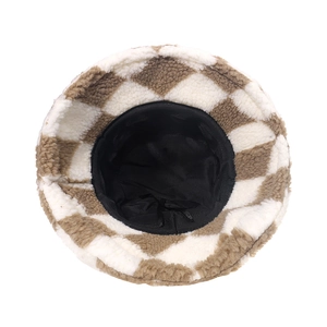 Cappello da pescatore invernale in lana d'agnello con motivo a scacchi marrone e bianco