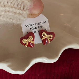Elegant 925 silver red heart stud earrings with golden bow detail for a vintage look