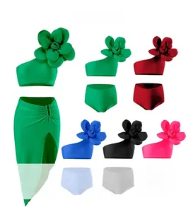 Vue détaillée du maillot de bain deux pièces enfant extensible avec fleurs 3D