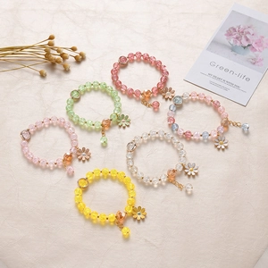 Daisy pendant beaded bracelets in various colors with cracked crystal effect and metal chain