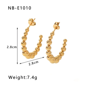 Detail view of 18k gold plated C-shaped beaded earrings with dimensions 2.8cm and weight