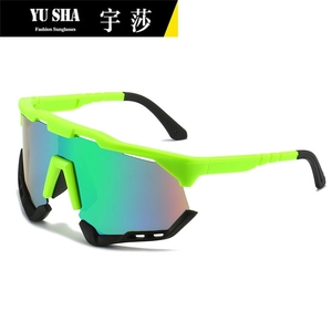 Occhiali da sole sportivi verde fluorescente con lenti a specchio e naselli antiscivolo