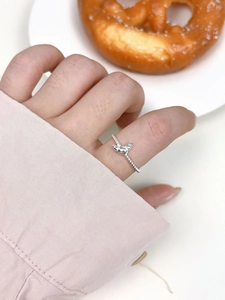 Close-up of s925 silver ring featuring a cute cat head design on model's finger