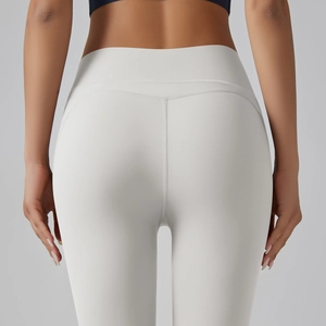 Detail of high waisted yoga leggings featuring back peach seam and lift tailoring