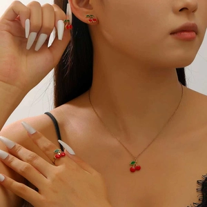 Parure bijoux cerise élégante avec collier et boucles d'oreilles en cristal rouge
