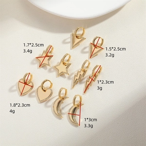 Set de boucles d'oreilles dorées étoiles et cœurs avec dimensions et poids détaillés