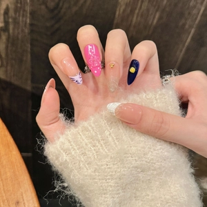 Faux ongles amande faits main style dopamine avec fleurs 3D et motifs pailletés colorés