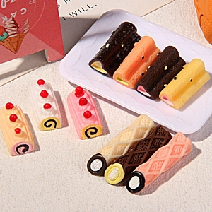 Assortiment de mini-roulés suisses et gâteaux en résine pour le bricolage et déco