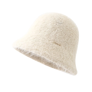 Chapeau bob chic en fausse fourrure beige avec plaque métallique dorée Jeans femme