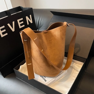 Large Capacity Bucket Bag Matte PU Suede Crossbody Shoulder Purse Vintage Minimalist Wide Adjustable Strap Street Fashion
