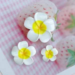 Glossy resin plumeria flowers in white and yellow for beach hair accessories and DIY crafts