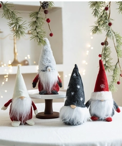 Lot de quatre gnomes de Noël en peluche avec broderie flocon pour décoration de table