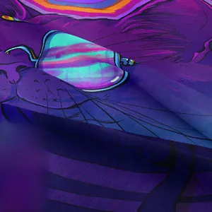 Nahaufnahme von hochwertigem Digitaldruck auf Stoff mit lila Katzen-Motiv-Detail