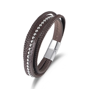 Bracelet multicouche en cuir tressé marron foncé avec rivets et fermoir magnétique