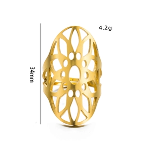Detail of vintage hollow pattern ring in gold showing 34mm height and 4.2g weight specs