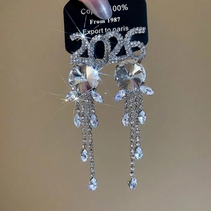 Boucles d'oreilles 2026 luxueuses avec pompons en cristal et aiguilles en argent pur