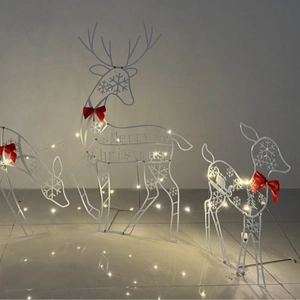 Dreiteiliges LED Rentier-Set aus Metall mit roten Schleifen und warmweißer Beleuchtung