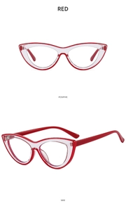 Viste dettagliate della montatura cat-eye rossa TR90 con angolazioni frontale e laterale