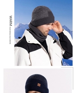 Détail de la maille côtelée épaisse sur l'ensemble bonnet et tour de cou pour homme
