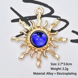 Baroque sun flower pendant in gold alloy with blue gemstone, size 2.7x3.0cm and 3.2g