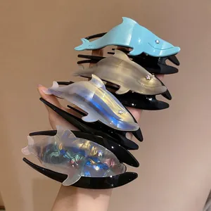 Acrylic whale hair claw clips with gradient rhinestone stars for women beach style