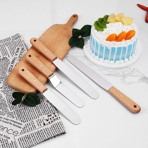 Set of 4 professional stainless steel cake spatulas with beech wood handles for baking