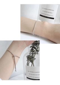 Dettaglio di un bracciale in argento sterling S925 con chiusura a scorrimento regolabile