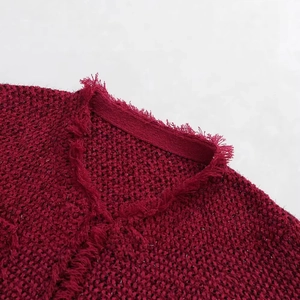Veste en tweed rouge bordeaux à la mode avec franges et détails en maille