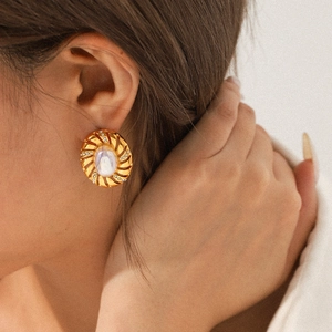 Orecchini a perno in acciaio inossidabile placcato oro 18k con perle e strass