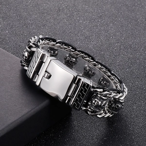 Vintage punk skull link bracelet in stainless steel with a gothic polished metal buckle