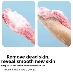 Detailansicht der rosa Peeling-Handschuhe aus Nylon mit reichhaltigem Schaum für die Haut
