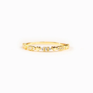 Elegant gold S925 sterling silver ring with alternating hearts and sparkling zircons