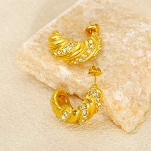 Boucles D'oreilles Créoles En Forme De C En Acier Inoxydable Pour Femmes Dorées Design Croissant Torsadé Avec Zircon