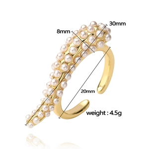Detail view of gold-plated ear cuff with pearl inlays, showing 30mm size and 4.5g weight