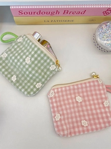 Petits porte-monnaie en toile brodée de dentelle verte et rose avec perle de zip