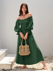 Dunkelgrünes Boho-Maxikleid mit Carmen-Ausschnitt, Laternenärmeln und strukturierter Textur