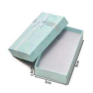 Detailed dimensions 8x5x2.8cm of the light blue jewelry gift box with a white ribbon bow