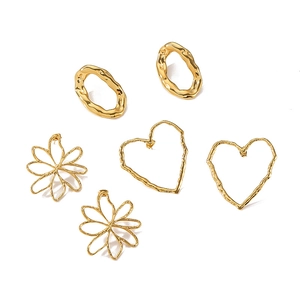 Boucles d'oreilles évidées en or 18k aux formes de cœur, fleur et ovale irrégulier