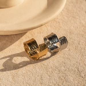 Bagues ajustables en acier inoxydable plaqué or 18K et argent avec motif écorce