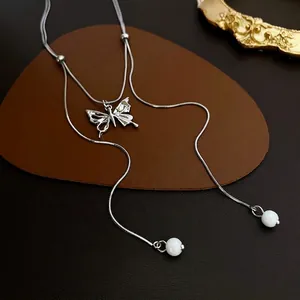 Silberne Schmetterlings-Halskette mit Perlenquasten und verstellbarer Schlangenkette