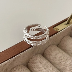 Minimalist double layer chain open ring in 925 sterling silver on a wooden box