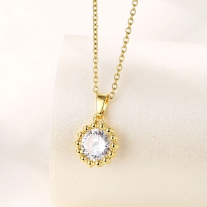 Elegante Collana Con Ciondolo Rotondo In Zircone Acciaio Inossidabile Placcato Oro 18K Gioielli Geometrici Stile Ins Per Donna